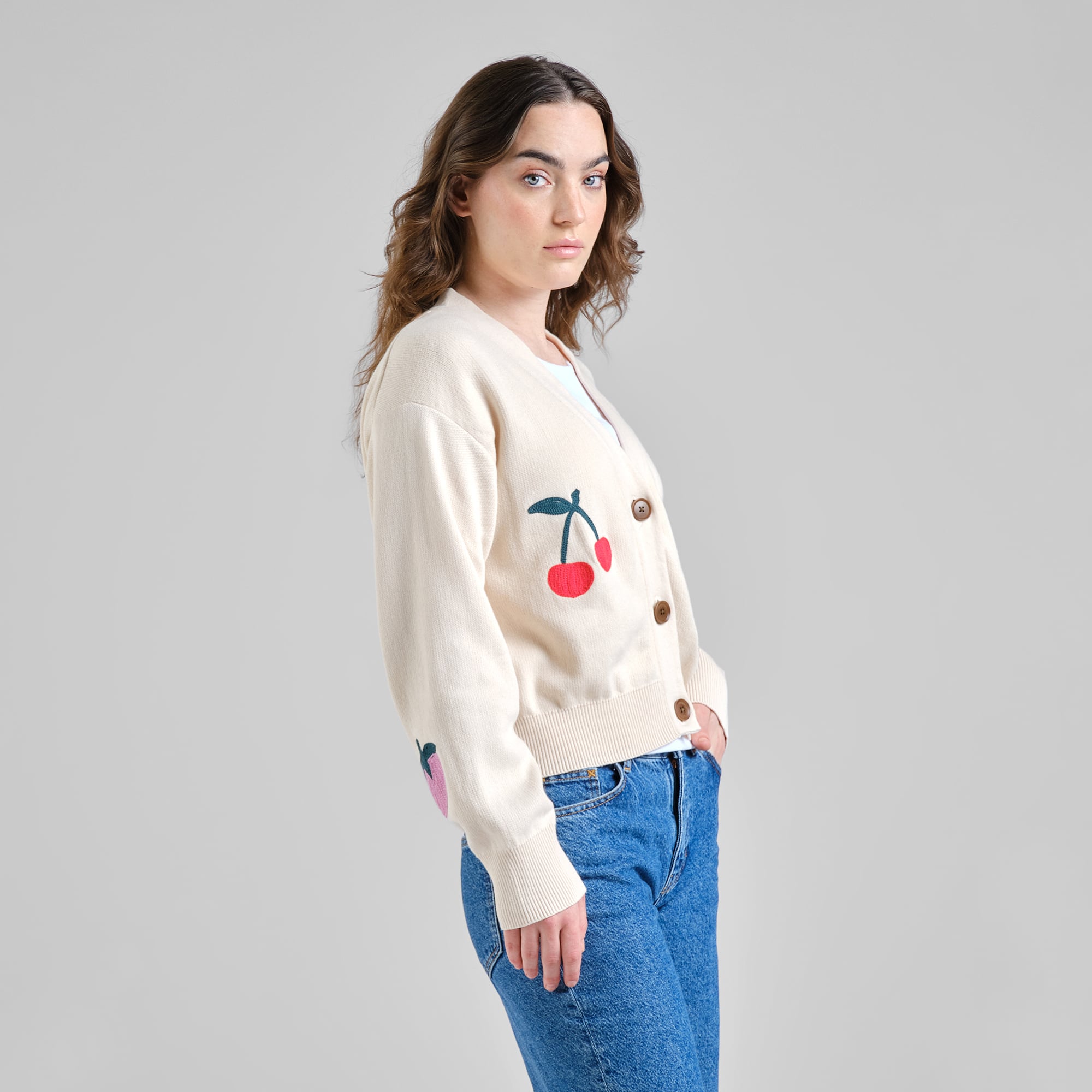 DEDICATED - Cardigan Kanan Application Berries Vanilla White