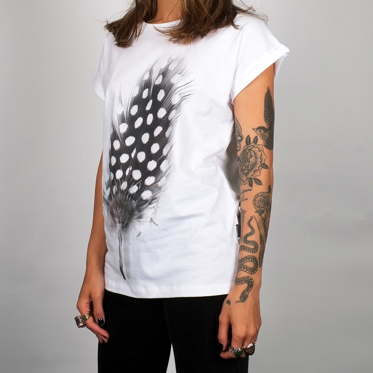 DEDICATED - T-shirt Visby Black Feather