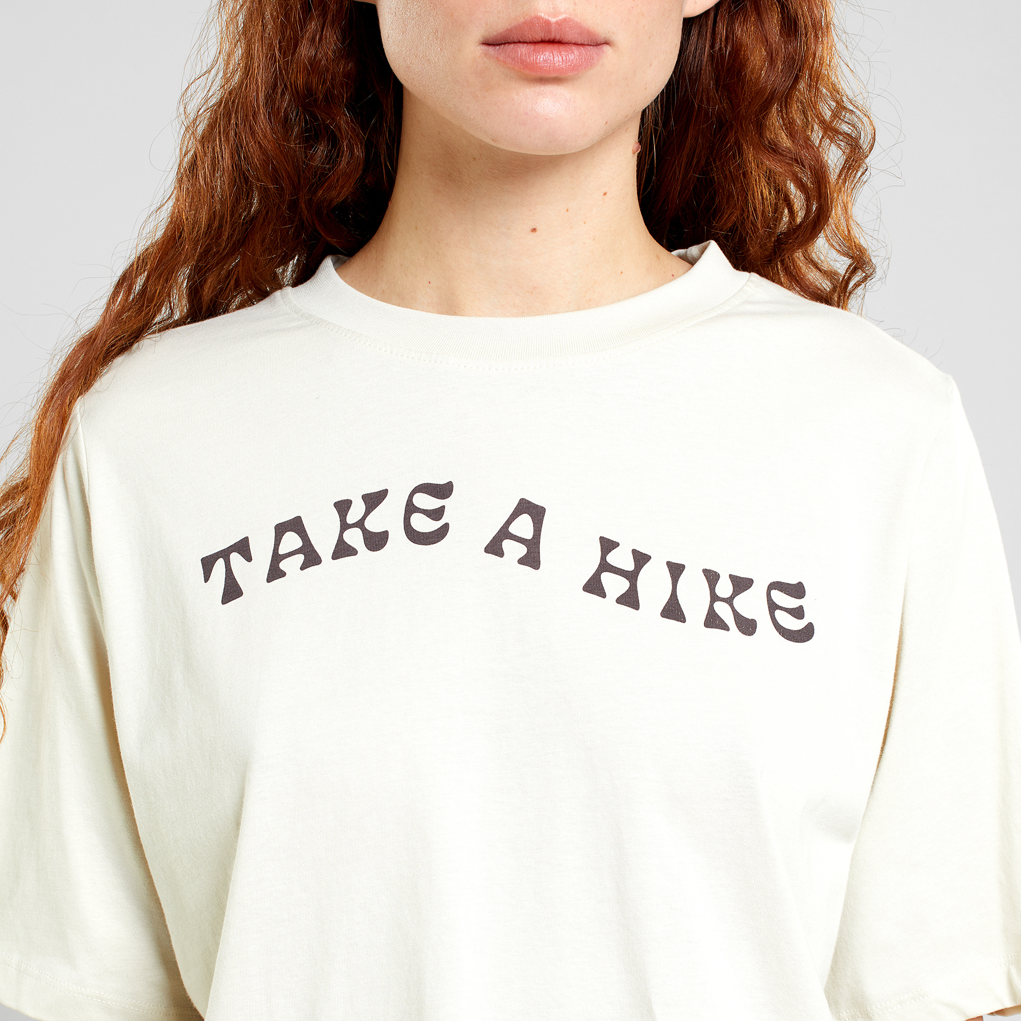Dedicated 【 T-Shirt Vadstena Take A Hike Oat White Women 】 レディース DEDICATED - T-shirt Vadstena Take a Hike Oat White