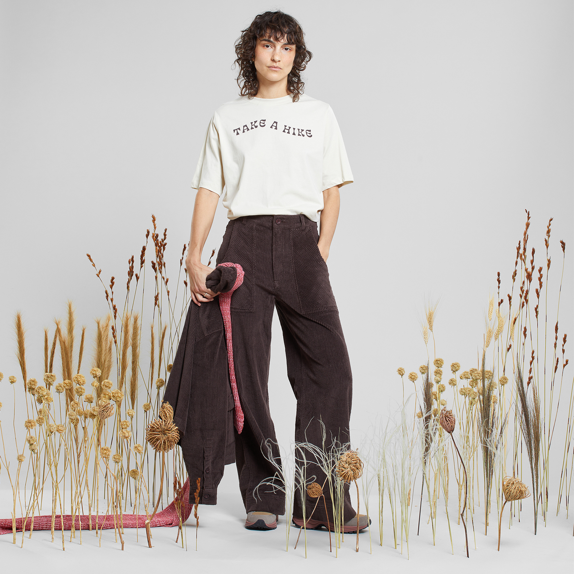 Dedicated 【 T-Shirt Vadstena Take A Hike Oat White Women 】 レディース Dedicated T-shirt Vadstena Take a Hike Oat White - TALI
