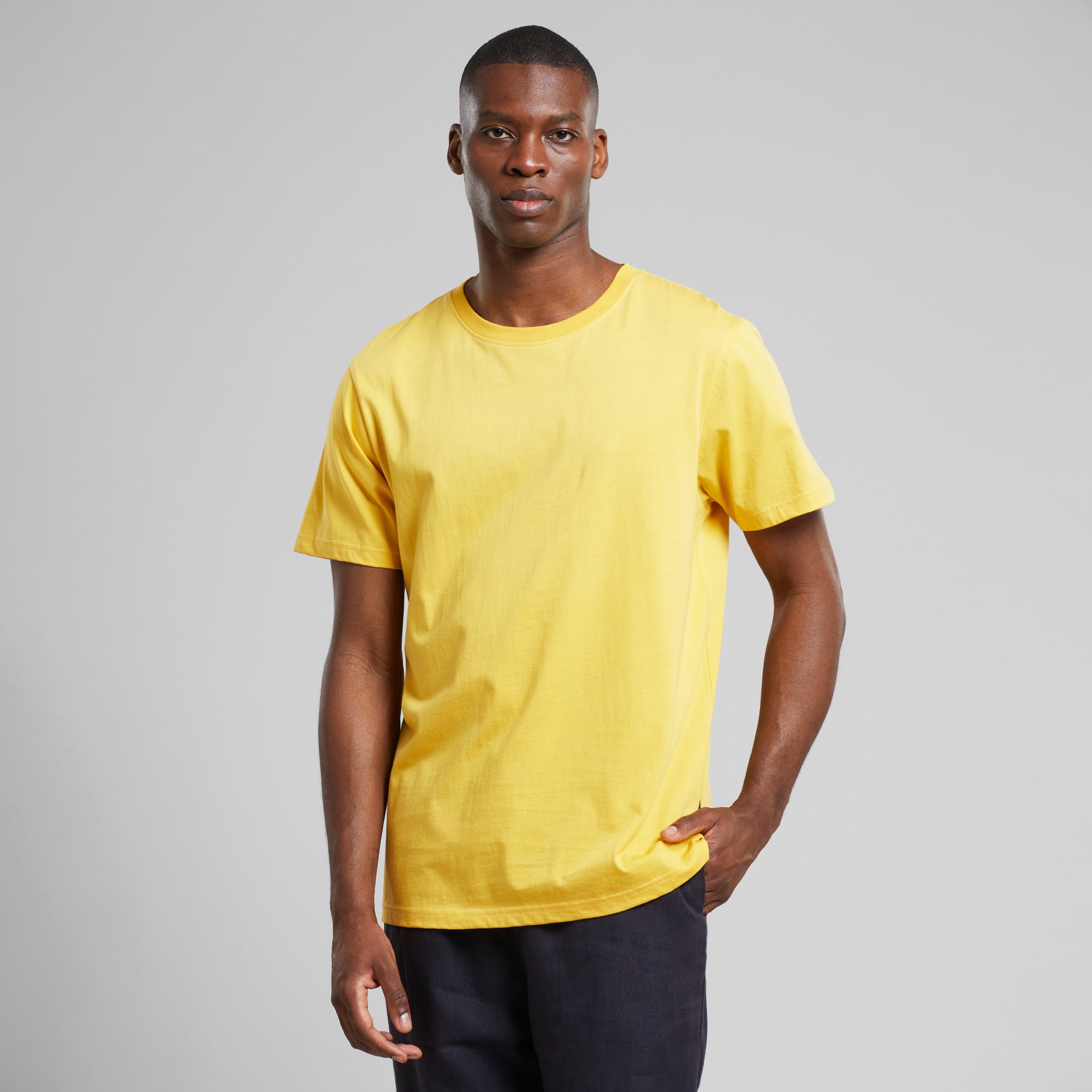DEDICATED - T-shirt Stockholm Base Misted Yellow