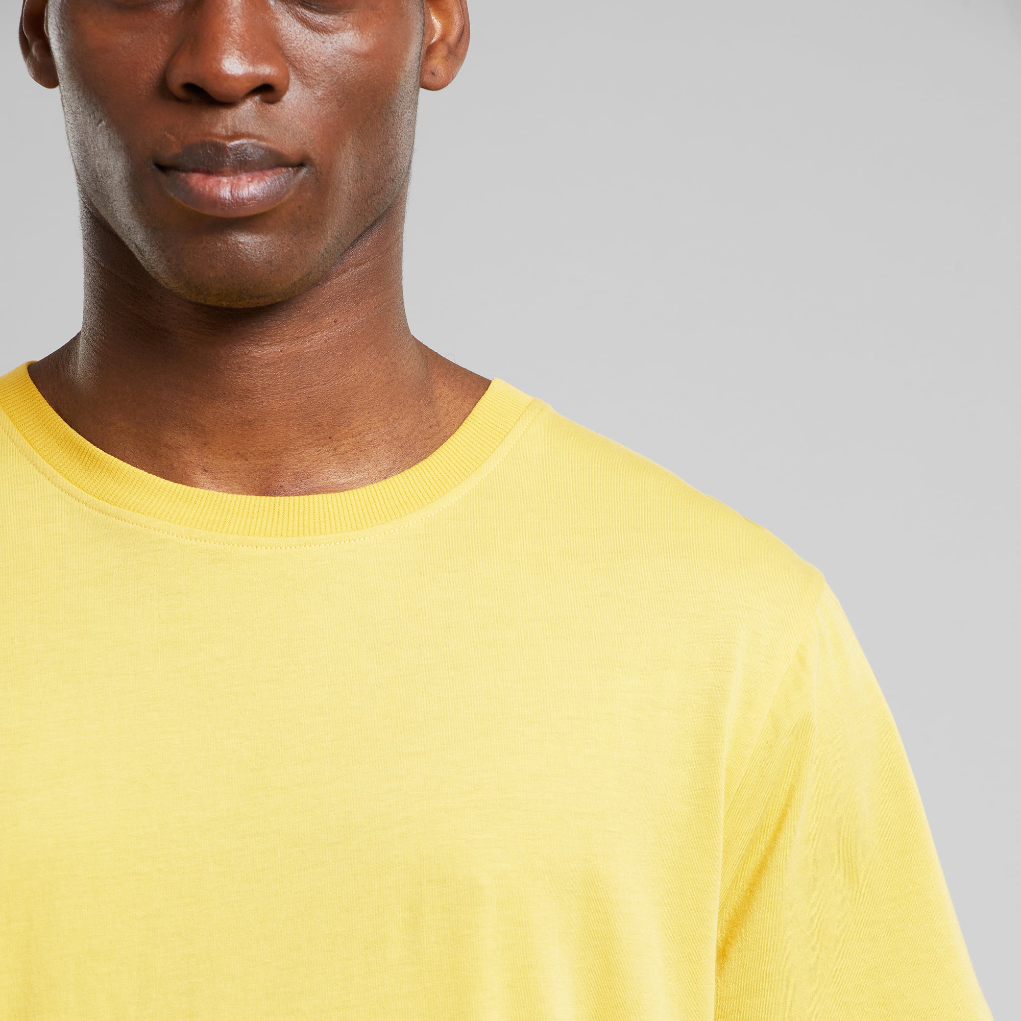DEDICATED - T-shirt Stockholm Base Misted Yellow