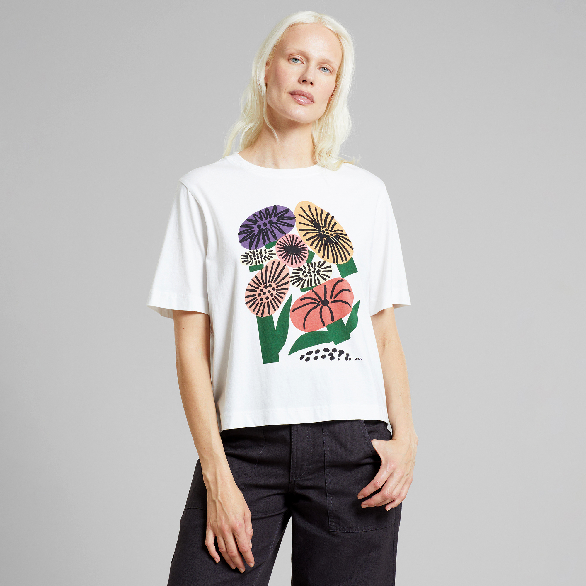 DEDICATED - T-shirt Vadstena Memphis Flowers White